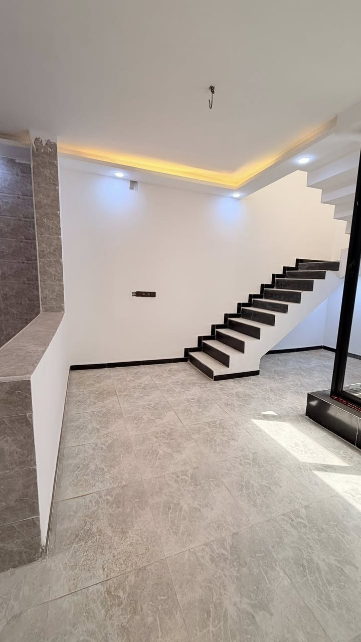 بيت زراعي م100 مربع بنيان حديث طابق واحد 
العنوان حي الجامعة داخل مجمع حيدر ابن حجي هندي 
الاستفسار خاص او اتصال ***********
