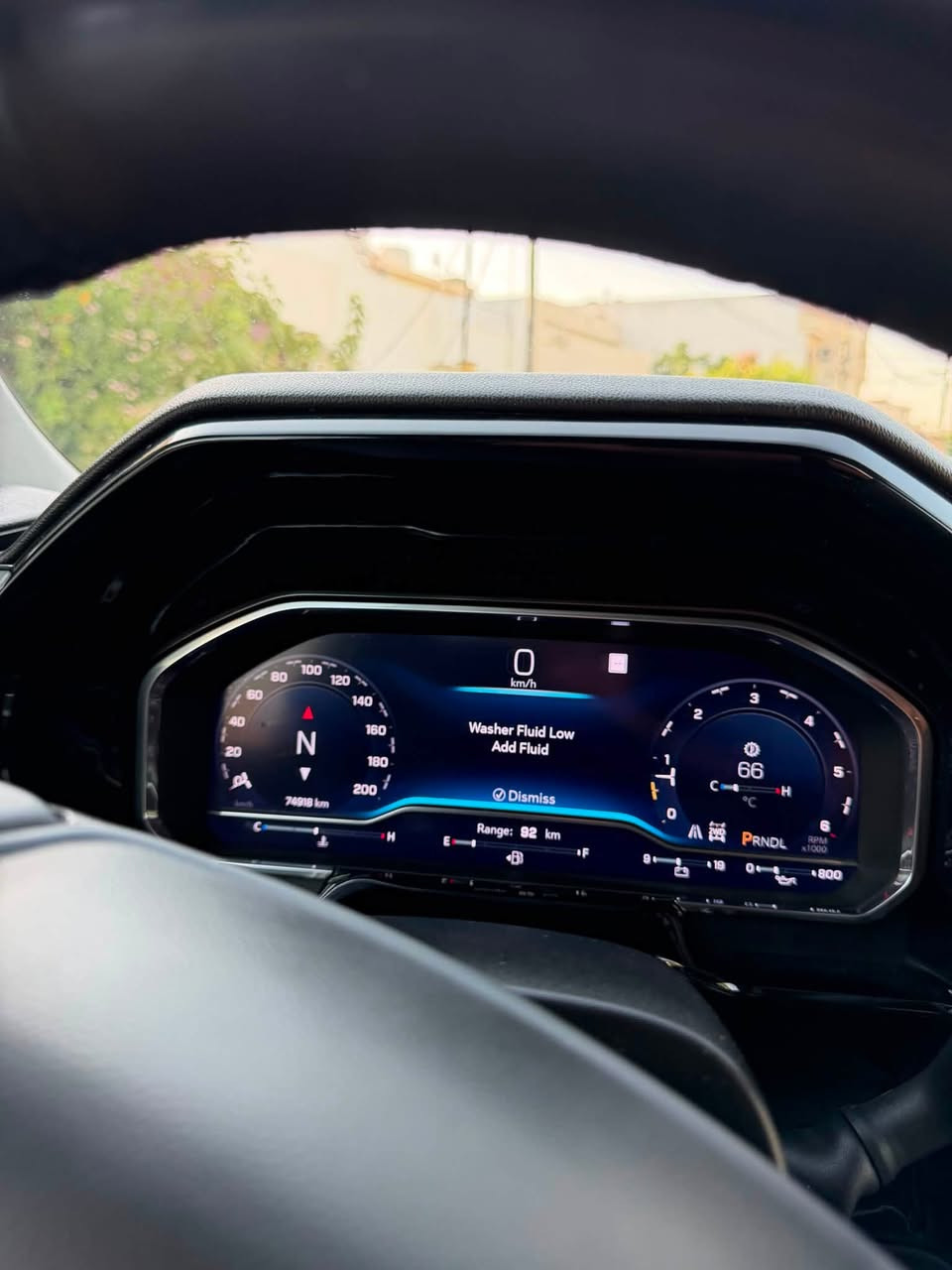 شفروليه سلفرادو RST موديل 2023 بمحرك 5.3 V8، مواصفاته:
ماشي 74 كيلو
* المحرك: V8 سعة 5.3 لتر EcoTec3
* القوة: 355 حصان
* العزم: 519 نيوتن.متر (383 رطل-قدم)
* ناقل الحركة: أوتوماتيك 10 سرعات
* نظام الدفع: خلفي (2WD) أو رباعي 
     شاشة معلومات وترفيه 13.4 بوصة.
* شاشة عدادات رقمية 12.3 بوصة.
* دعم Apple CarPlay وAndroid Auto لاسلكيًا.
* تشغيل السيارة عن بعد.
* مقاعد أمامية مدفأة (حسب التجهيز).
* كاميرا خلفية، مع أنظمة أمان مثل المحافظة على المسار والتنبيه من الاصطدام .
حادثه بدي مبدل كامل فقط بدي الباقي كفاله عامه 
***********
سعر 340 ورقه وبيها مجال 
عنواني بغداد الدورة .
