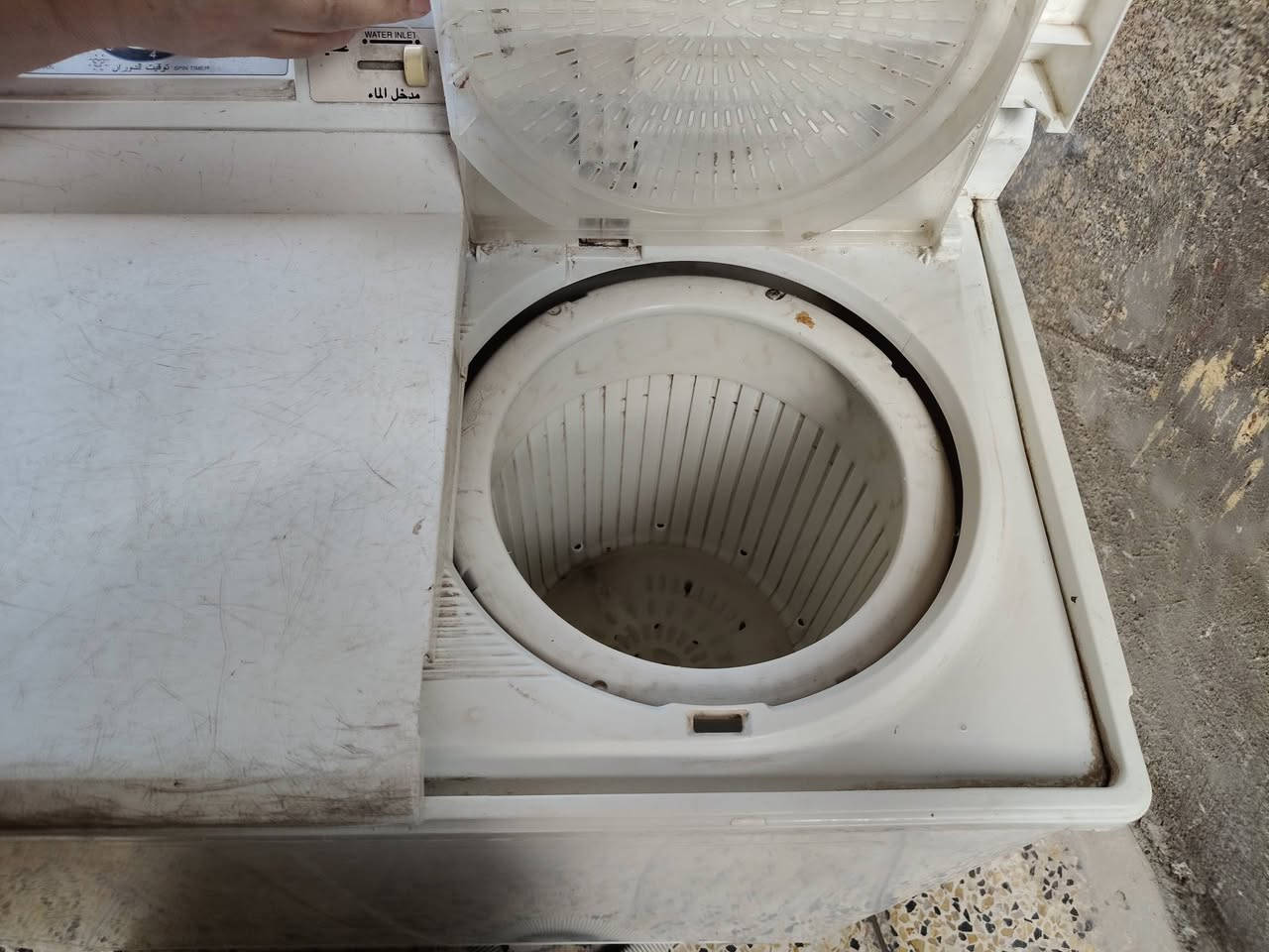 السلام عليكم 
متاح غساله هيتاشي يابني اصلي شغاله بس المجفف عاطل السعر 40  الاتصال على الرقم ***********
