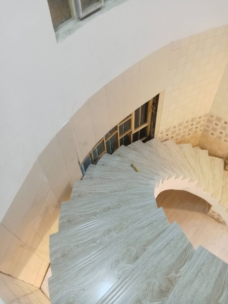 خلفه تطبيك متفرغ
ارضيات جدران سيراميك كاشي مرمر
***********
