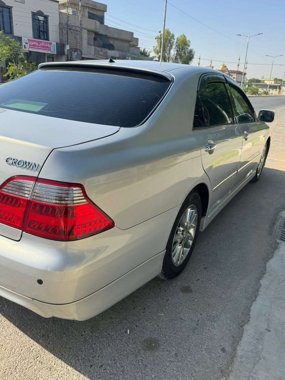 شاینە رویال 2007 گەورەبەگەوری182 کامل لەحی سبورتی بوبسراوە ساج مەلکی سی دوگمەو بەردە  نمونە لەجوانی یەک بارجە بویاغ یابانە نرخی63گەلاو مەجال شوین کەلار
لەخوتو سعر مەدە لەکومیت بەخوا تاقت شەرە جمینم نیە 
موشتەری نیت تەلفون مەکە رەحمت لی بیت ژم***********
