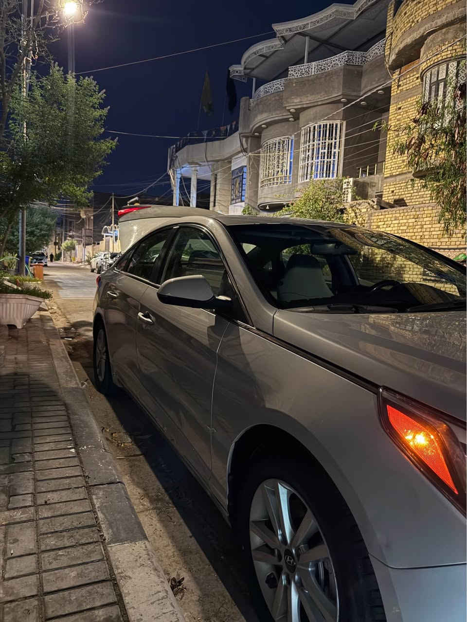 هونداي سوناتا  رصاصي  مديل 2017  رقم  بغداد  مشروع  وطني   تحويل هنا  بالبصره     مكينه  2400 Gdi   مكينه كير  كفاله   السياره  حادثها  بامريكا   دعاميه  اماميه  فقط  لغود شواصي براكيت  كله  كفاله   يعني  بجمها  كبس  على وضع الشركه    حادثها  بالعراق   بيها  جنطه  مبدله  وكاله  الجاملغات الخلفيه  بيهم صبغ  توحيد  لون  والسونار موجود مالها 
 طخم تاير جديد  سياره  نظيفه   السعر 130  وبيها مجال  العنوان  البصره  الاربع  شوارع    *********** البصرة, العراق

