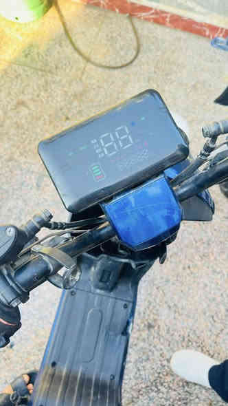 السلام عليكم دراجه للبيع كلشي بيها شغال بس تمشي ع كيف سبب بطاريات
مكان البصره القبله سعر 150 رقم ***********
