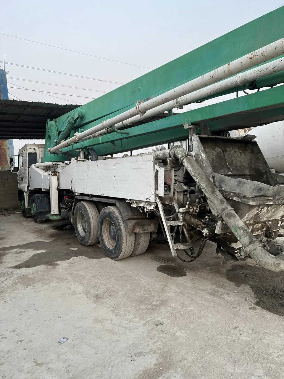 للبيع شوينك شرط الشغل جاهز للعمل مكلف بلنشر رقم صاحب الاليه ***********
