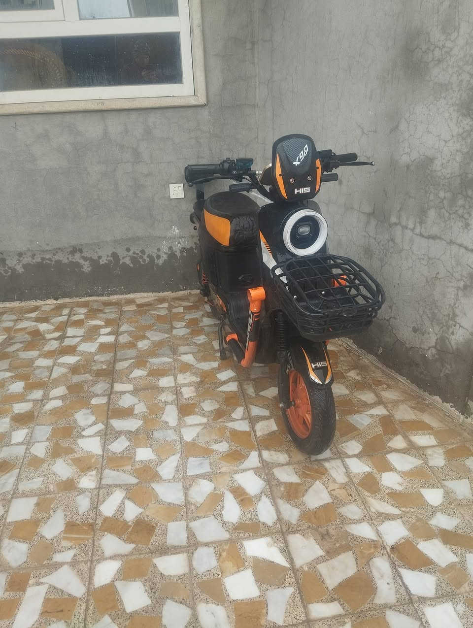 سلام عليكم.  لبيع موصفات معروفا 5 بطاريات شرط. شرط   و عل فحص نضيف انضف من الصوره.  الدرع ونضافه موضح نفس ما بل صوره
سعر 275 قفله لا تخابر وتعامل وما تجي 
***********  مكاني زيونه الي بل شلالات
