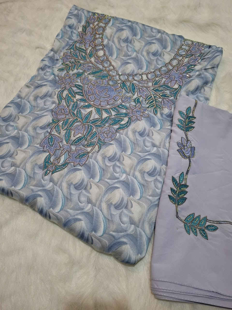 متوفر مخور  قطعه قماش 4 أمتارحرير اندنوسي تطريز وستراس يعني شغل درجه اولى مع شال مطرز. السعر 25 مع اجور التوصيل


**إذا كنت صاحب هذا الإعلان وتريد حذفه لأي سبب، رجاءا أرسل رسالة إلى الدعم الفني**