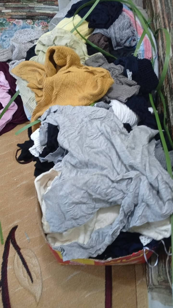 يوجد شليف ملابس نسائية وشبابية ومال اطفال مشكل بالة 100 قطعة نضيف بي هواي قطع نضيفة تفيد اهل المحلات البالة سعرة 40 الف يعني تطلع عليك القطعة 400دينار 
مكاني مسيب حي العسكري شراي انتصل ***********وبيك خير ولدلل للشراي 
يوجد توصيل داخل المسيب
