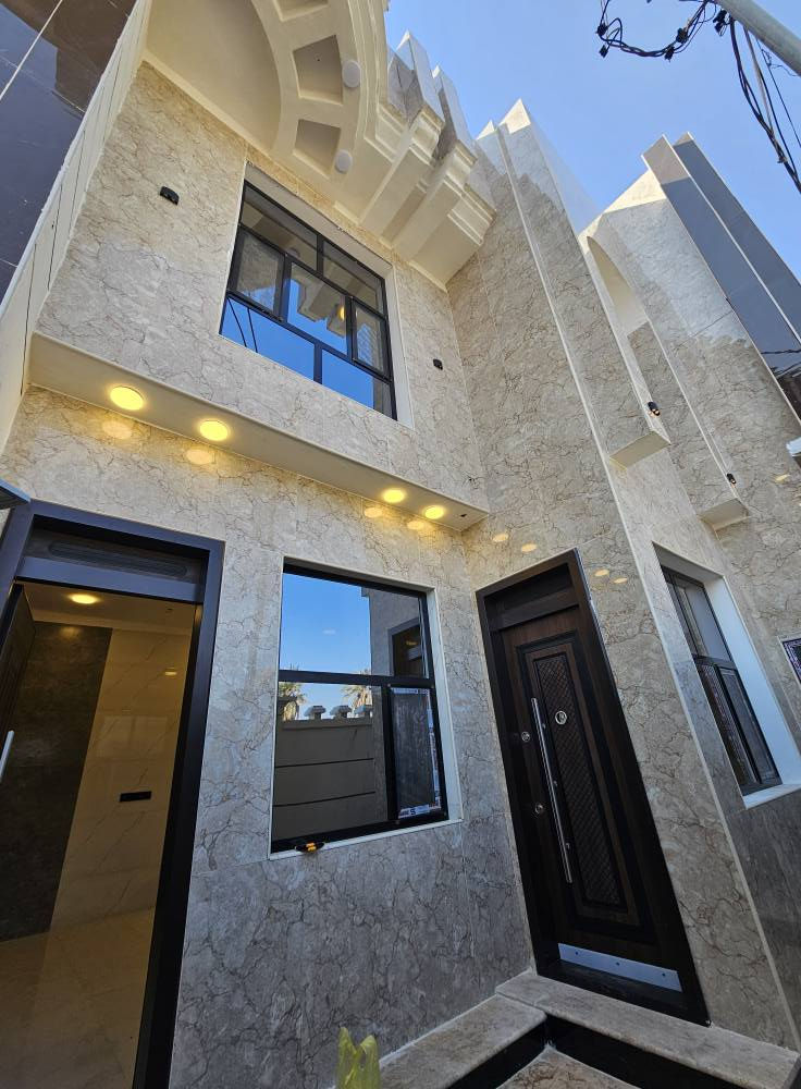 ✨ اللهم صلِّ على محمد وآل محمد ✨
🏡 بيتان للبيع – بناء حديث فول مواصفات
📍 الموقع: البصرة / أبي الخصيب / البهادريّة
قريب من الشارع العام الداخلي
📐 المساحة:
▪️ مساحة كل بيت 150 م²
🏗 تفاصيل البناء:
▪️ بناء طابوك
▪️ طابقين
▪️ بناء حديث – فول مواصفات
🔹 مواصفات الطابق الأول:
غرفتا نوم
صالة كبيرة
استقبال
مطبخ
صحيات
كراج
حديقة
🔹 مواصفات الطابق الثاني:
4 غرف نوم (سويت)
📄 الملكية:
▪️ طابو زراعي عراقي
📞 للاستفسار:  ***********

أبو سيف البصرة, العراق
