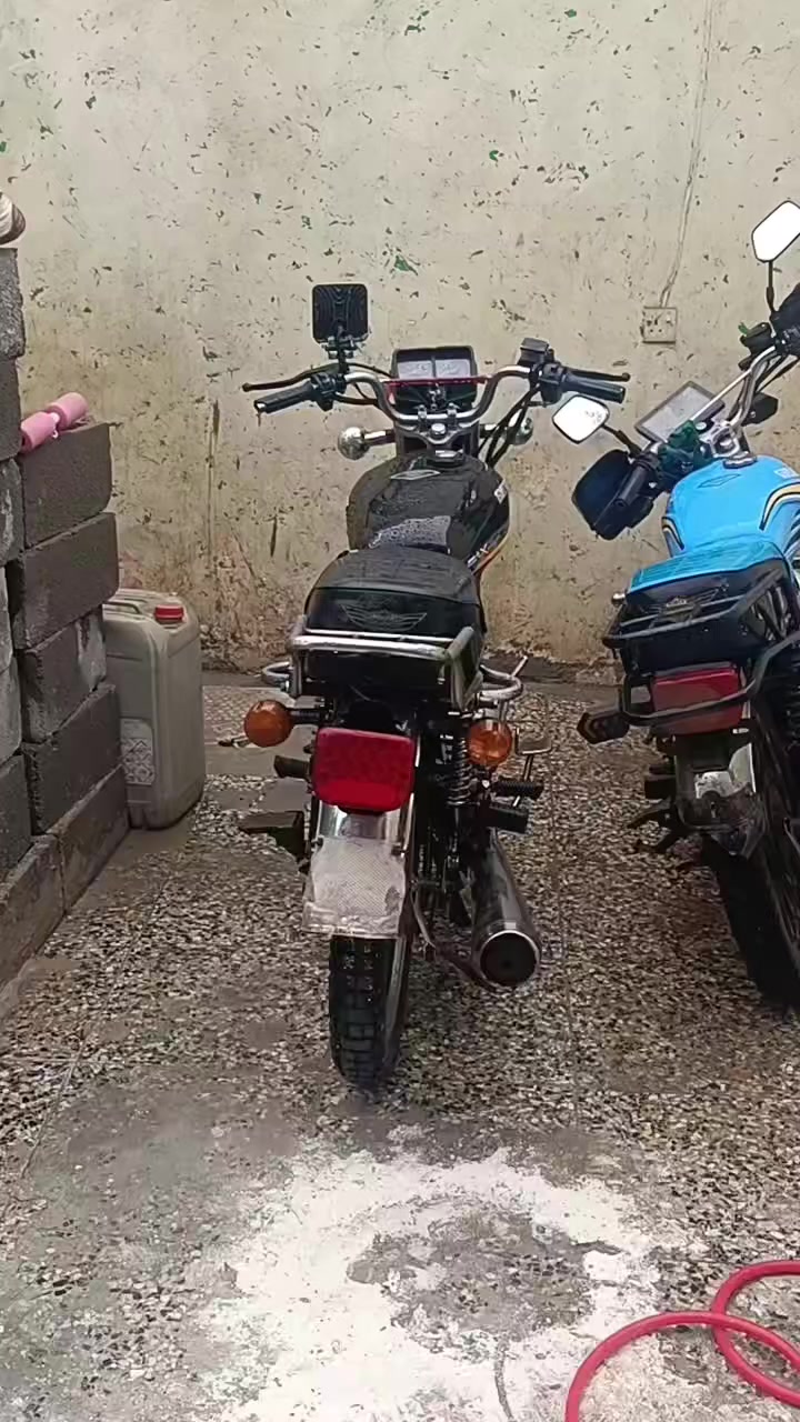 السلام عليكم حبايب دراجه ايراني كامله مكمله على اخير حبه موديل 20بدون اوراق محرك  شلعه معدل فول كهربائية شغاله نگره سلف ب كل وقت هندر تايرات جدد بنزات جدد ميزاينه جديده زنجبيل جديد يعني ما ناقصه شي حبايب سعر 450 وبيه مجال حگ جيه مكاني بغداد حي اور رقم هاتف ***********
