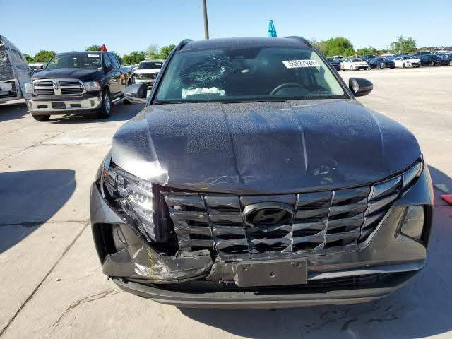 توسان ٢٠٢٣ ،حادث بسيط ،السعر ١٨٣ مجال بسيط ،ماشية ٢٦ ميل ، رقم بغداد
مواصفات : 
١.تشغيل عن بعد 
٢.رادار امامي وجانبي وخلفي وتحديد مسار وتوقف ذاتي 
٣.كشنات تدفئة 
٤.قطعتين تبريد 
٥.صندوق كهرباء 
٦.ترحيب دخول وبصحة بيبان
٧.محرك ٢٥٠٠ GDI
وباقي المواصفات المعروفة 

للإستفسار : ***********
