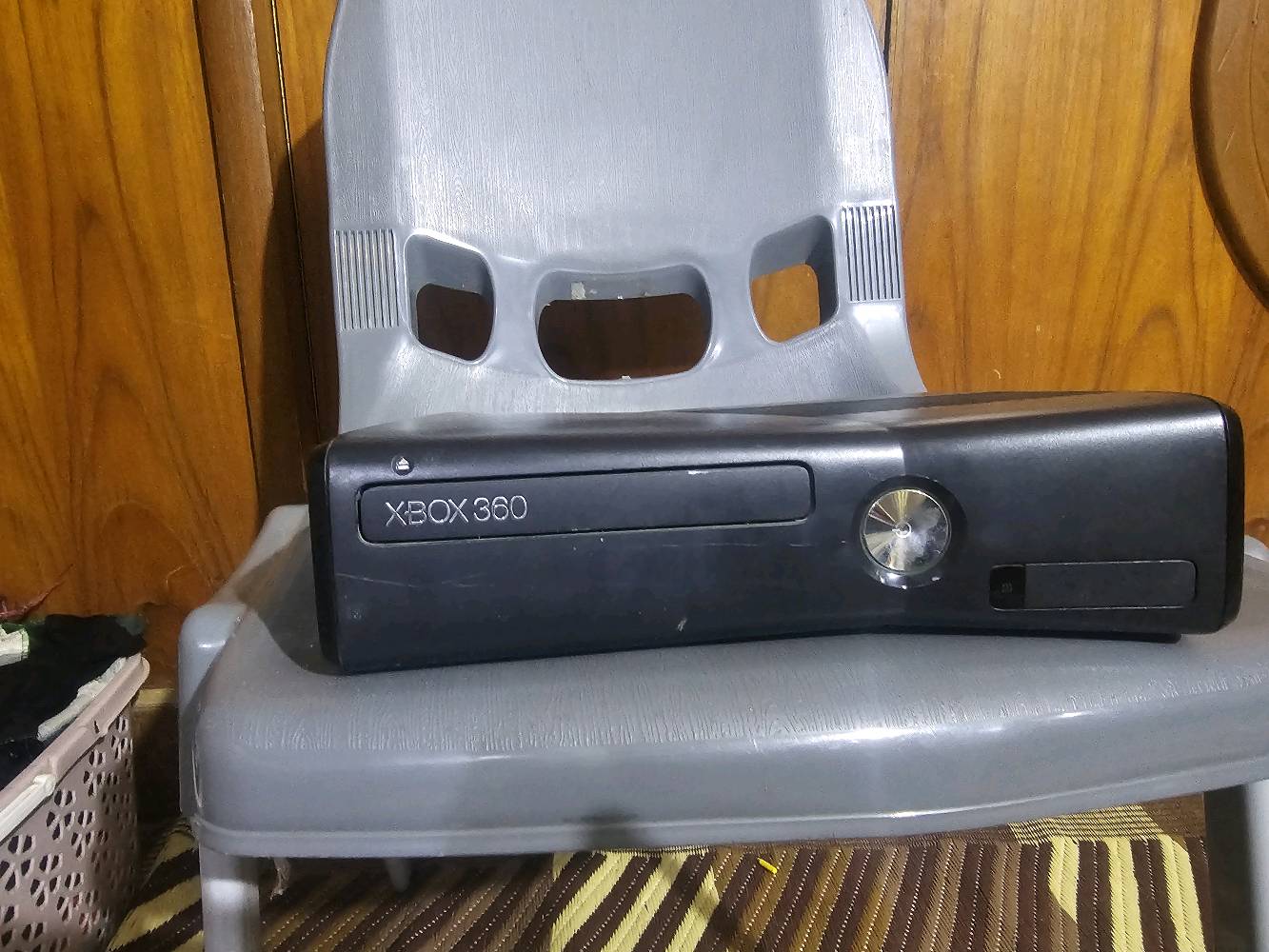 اكس بوكس 360 نضيف مع كامل ملحقات 2يدات بي 75لعبه تقريبا 
مكاني بغداد الرستميه دور الكليه العسكريه