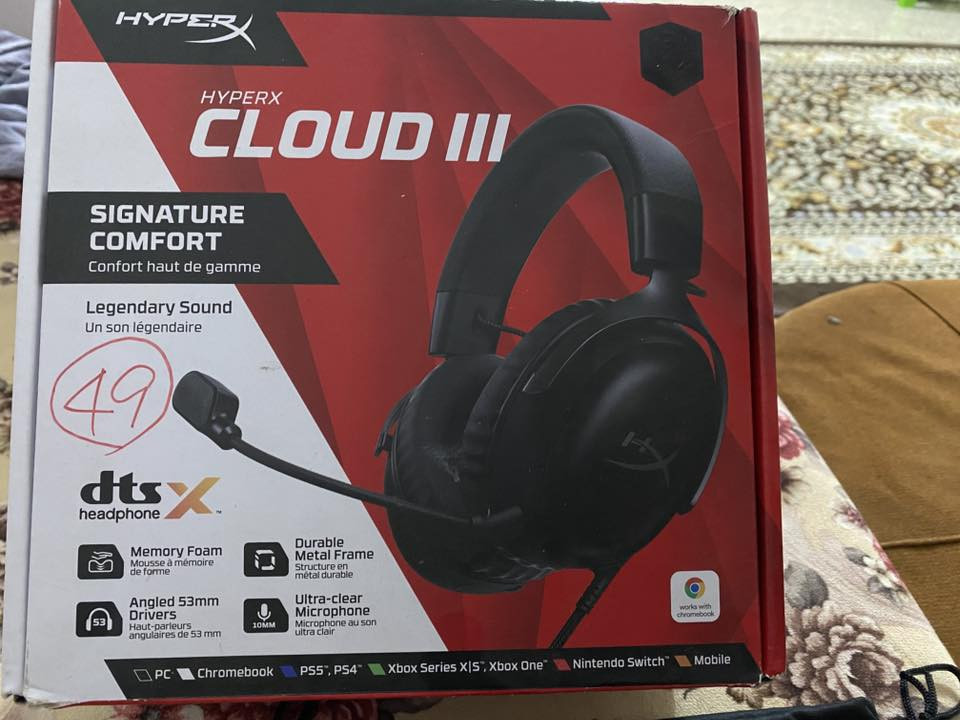 للبيع🏷️

سماعة🎧 

نوع :  3 HyperX Cloud
الغنية عن التعريف بالالعاب تدعم ال PC  والبلي ستيشن بجميع انواعة والموبايل ايضاً السماعة اوبن بوكس نضيفة جداً💯 سعر 65 الف وبيها مجال رقم *********** متواجد واتساب واتصال .

