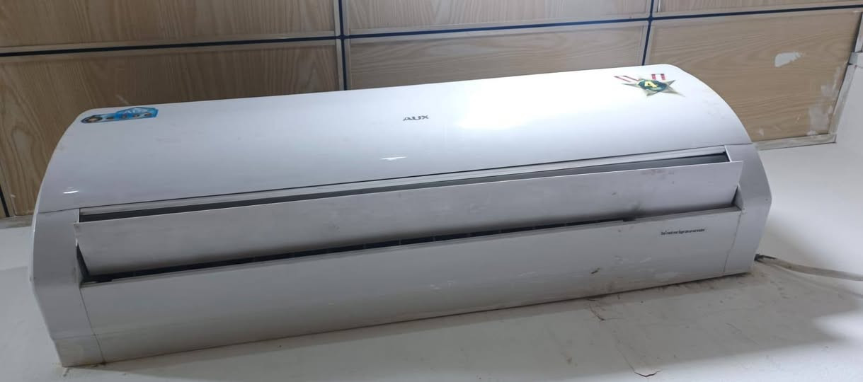 سلام عليكم ورحمة الله وبركاته سبلت اواكس طن ونص مره وحده صار بيه ليك القطعه الداخليه وصلحته ورجع تبريده ثلج حاليا السبلت مشدود تجي وتشغله وتفحص وتشوف برودته سعره 250  بيه مجال طن ونص العنوان قضاء  شط العرب الجزيره الفيروزي ع الشارع العام هاتف***********
أبو عباس متوفر واتساب
