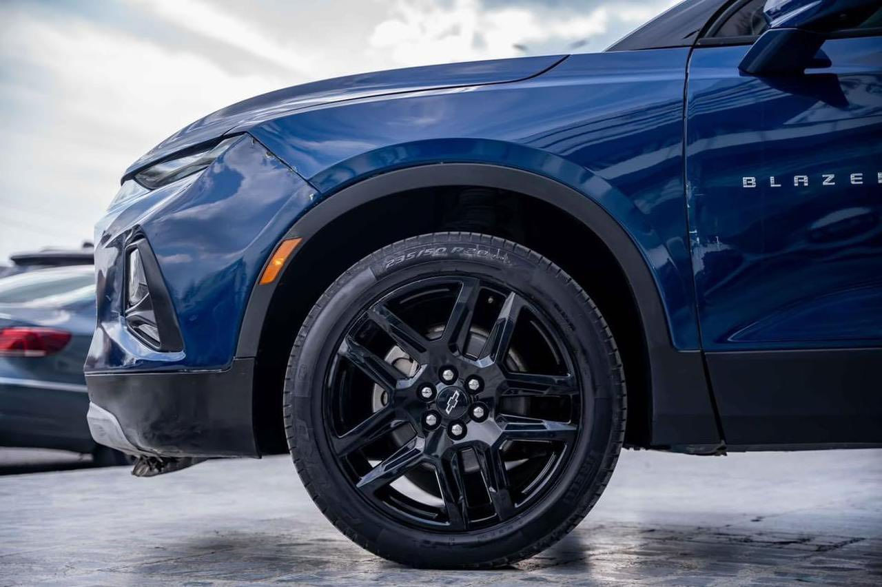 شوفر بلايزر ٢٠٢٢ فول الفول ١/١
محرك 2000  تيربو 
الحادث فقط جاملغ الصور مرفوقه 
العنوان سيديه 
السعر 215$
الرقم  ***********
