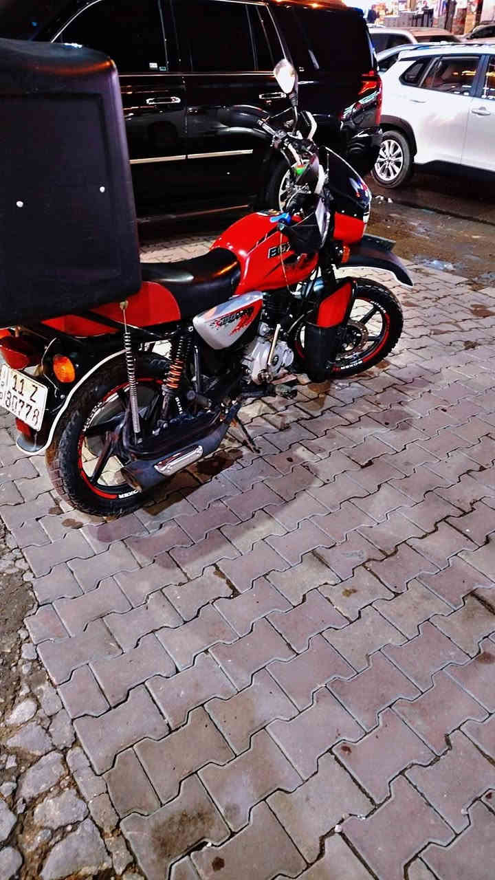 سلام عليكم بوكسر للبيع موديل 22 مرقم انكليزي رقمه حلو شلعه معدل تاكل الكاع مكينه لا تبخير لاتنقيص عليه جمبازيات لايت زنون اصلي سكن ازرق اشاير لد دبل اشاره درع جيوب مكاني بغداد حي الجامعه السعر خاص للاستفسار ‪***********‬‏ بياع شراي اعبر المنشور
