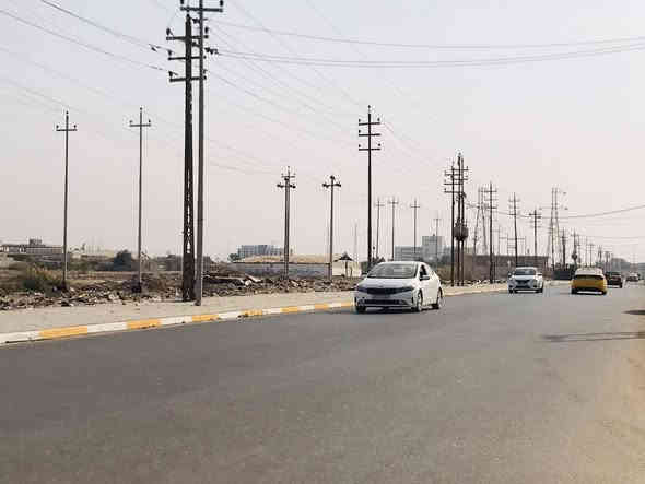 #للبيع_قطعة أرض مميزة – موقع راقٍ ومناسب للسكن أو الاستثمار عالية بمستوى الفرات جاهزة للبناء ما تحتاج دفن 

📍 #الموقع: توزيعة ديوان المحافظة –مقابل كلية الطب والمستشفى العام مجاور حي الفرات  خدمات بيها ماء كهرباء كلشي قريب  ثاني قطعة عن تبلط الفرات تبعد مسافة 200 متر عن تقاطع النسر وكلية الطب

🛣 #الشارع: 12 متر –مربع مميز محاط بشوارع رئيسية
 #المساحة: 200 متر  واجهة 10 تنباع كاملة او نص 100 متر واجهة 5 
🏷 #رقم_القطعة: 1104 
💰 #السعر: خاص 

✨ موقع استراتيجي قريب من جميع الخدمات – فرصة ممتازة للسكن أو الاستثمار

📞 للتواصل والاستفسار عبر الخاص او الاتصال على رقم موبايل *********** واتساب
