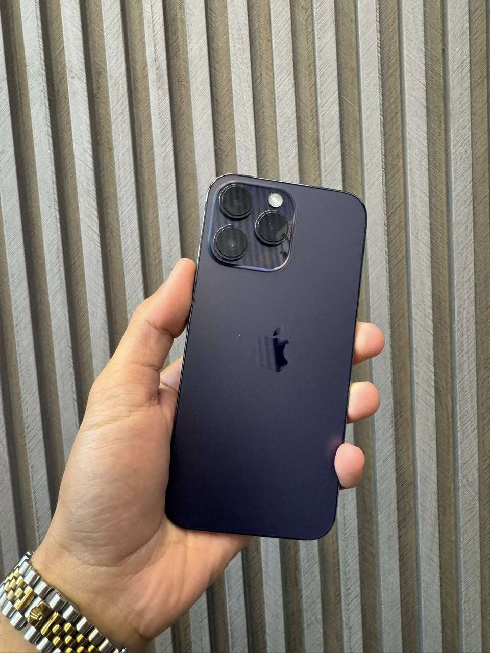 14 برو ماكس
256/86
بيه فطر بسيط بالشاشه ما ماثر ابد 
لا عل لمس ولا عل الوان مخلي لزكه مختفي
سعر 675 وبيه مجال
***********
الشعب مكاني
