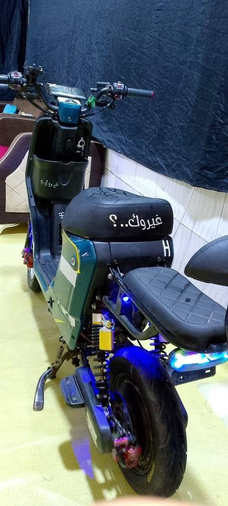 سلام عليكم  دراجة شحن R9للبيع السعر 325وبيه مجال خمسه باتري حجم 16 الويل لون ابيض الكفرات شويه مزلغه
كلشي شغال بيه العنوان بصره البو الخصيب الرقم ***********واتساب
