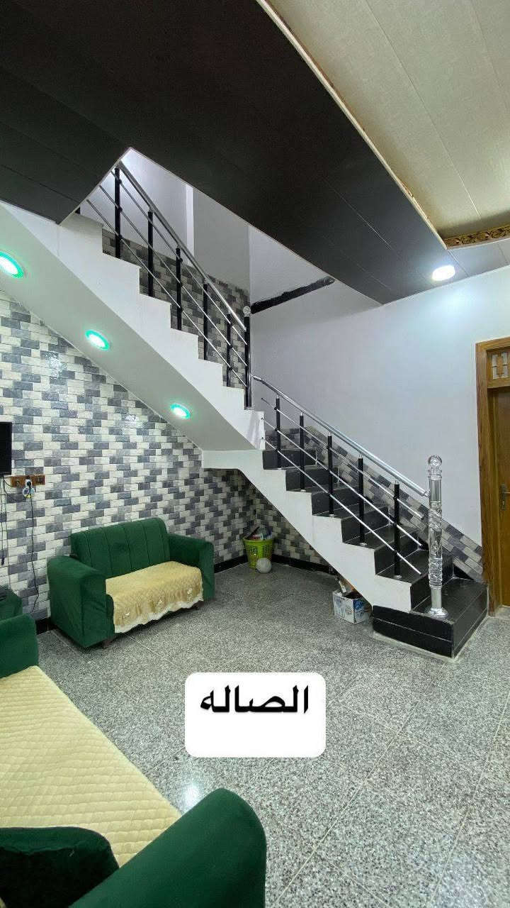 يا الله السلام عليكم 👋

يعلن مكتب الأمير للعقار شارع الصب عمود 287 
‏
‏
 بـيـت 🏡مـع مـحـل للبيع..المحل ايجاره(150) شهرياً

طابـو زراعي سـند(25) مرقم ومشمول بالتمليك

مساحة البيت..241 مـتر
واجهة..14 متر
بناء درجة أولى أساس وسقف صب 
ارضية (كـاشي)

السطح شتايگر درجة أولى 
البيت شغل  جناي  شغل مظبوط 

يحتوي البيت على 3 غرف نوم وصاله كبيره واستقبال كبيره ومطبخ وحمامات عدد(2)

يطل على شارعين باب امامي وباب خلفي 
البيت كامل مابي اي نقص..

الخدمات ماء كهرباء اناره ليليه مدارس 🏫 اهليه +حكوميه
🛣️شارع تبليط الباب البيت 
العنوان:-شارع الصب 🛣️مقابل ملحق قرية الغدير 

  للاستفسار 

مكتب الأمير للعقار شارع الصب عمود 287 
‏
‏للاسفسار   ***********
‏
‏***********
