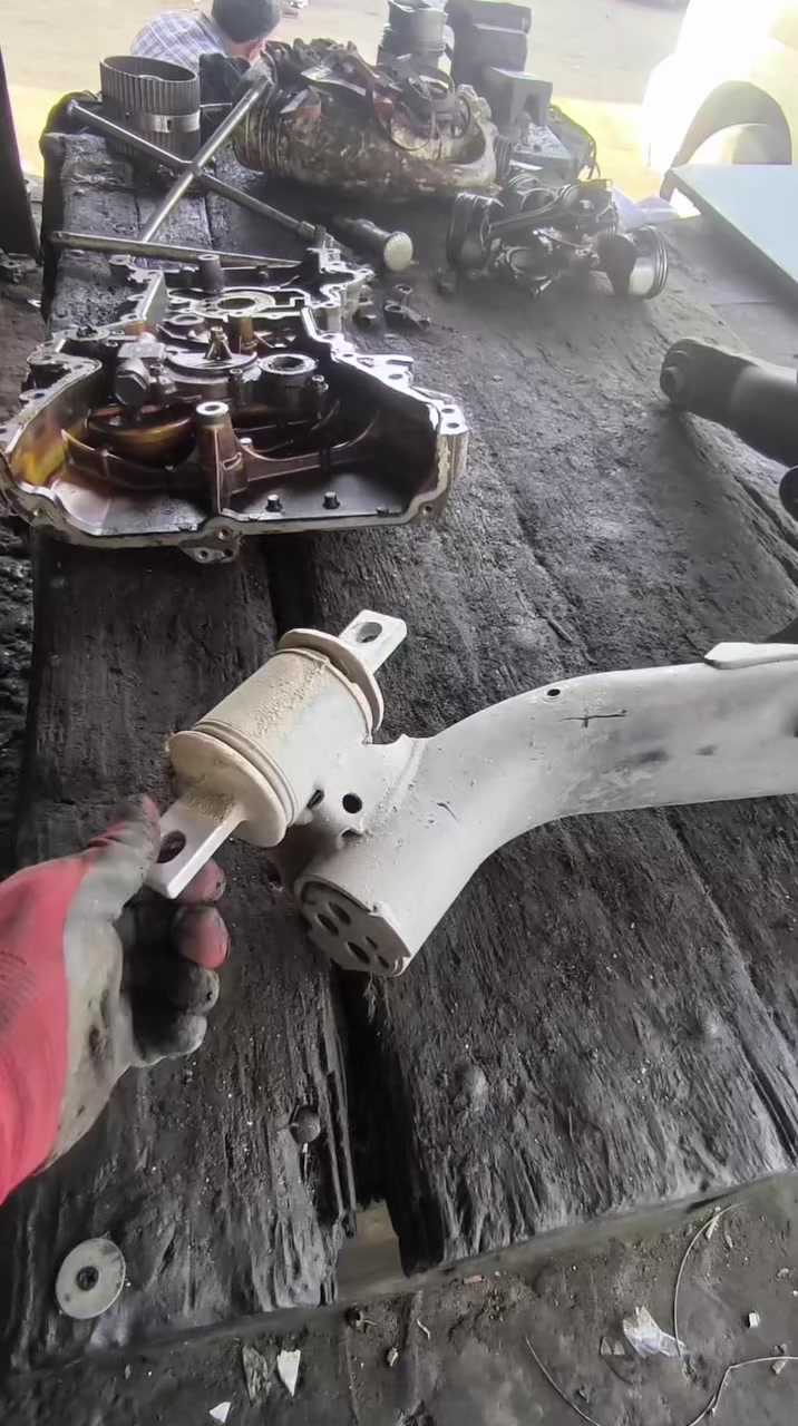 🔧🚗 جانب من أعمالنا اليومية… ومن الله التوفيق
مستمرين بالصيانة وحدادة الصدر وتوفير الأدوات الاحتياطية لكافه انواع السيارات 
✔️ شغل مضمون
✔️ أسعار تنافسية
تم بفضل الله فحص الصدر الخلفي بالكامل، وتبيّن وجود استهلاك في:
• بوش هاوزن جكليتيه
• بوش رباط أسفل
• بوش رباط أعلى
✅ تم تبديل القطع المستهلكة بقطع أصلية
ومتوفر لدينا جميع أنواع قطع غيار الصدر الأمامي والخلفي لكافة أنواع السيارات مع خدمة توصيل 🚚
📞 للاستفسار:
***********
***********
#صيانة_سيارات #حدادة_صدر #قطع_غيار_سيارات #صدر_أمامي #صدر_خلفي
#ميكانيك_سيارات #ورش_بغداد #خدمة_توصيل #شغل_مضمون
#HavalH6

‏#Mercedes #JMk200 #mécanique #الحرايفية #ميكانيكا_السيارات #صيانة_السيارات #تصليح_السيارات #خد #الحرايفيةمة_السيارات #تقنية_السيارات #المغرب_ميكانيكا #ورشة_السيارات #أجزاء_السيارات #ميكانيكا #صيانة_محركات #تكنولوجيا_السيارات‏ #mécanique #الحرايفيةمة_السيارات #المغرب_ميكانيكا #صيانة_السيارات
