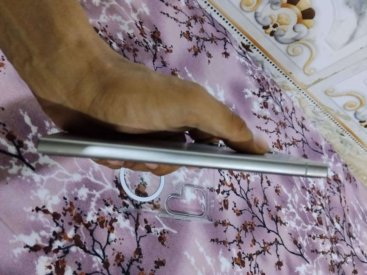 السلام عليكم
اس ٢٤ الترا 
ذاكره ٥١٢
جهاز نضيف جدا 
بدون كارتونه 
السعر ١٠٥٠
التواصل ***********
بغداد الزعفرانية
