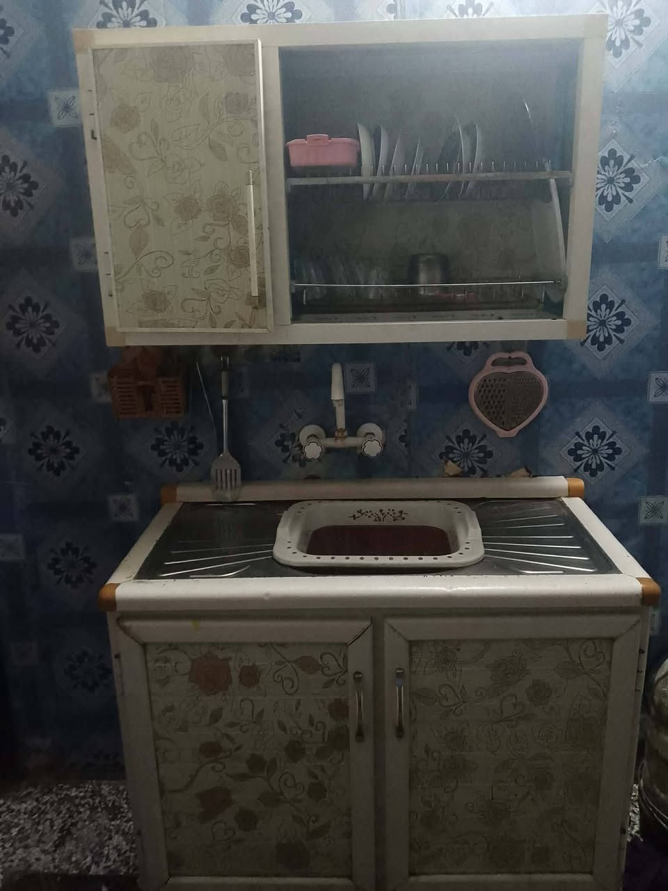 السلام عليكم كاونتر المنيوم للبيع سعر ٥٠٠وبي مجال للإستفسار الاتصال على الرقم ***********
