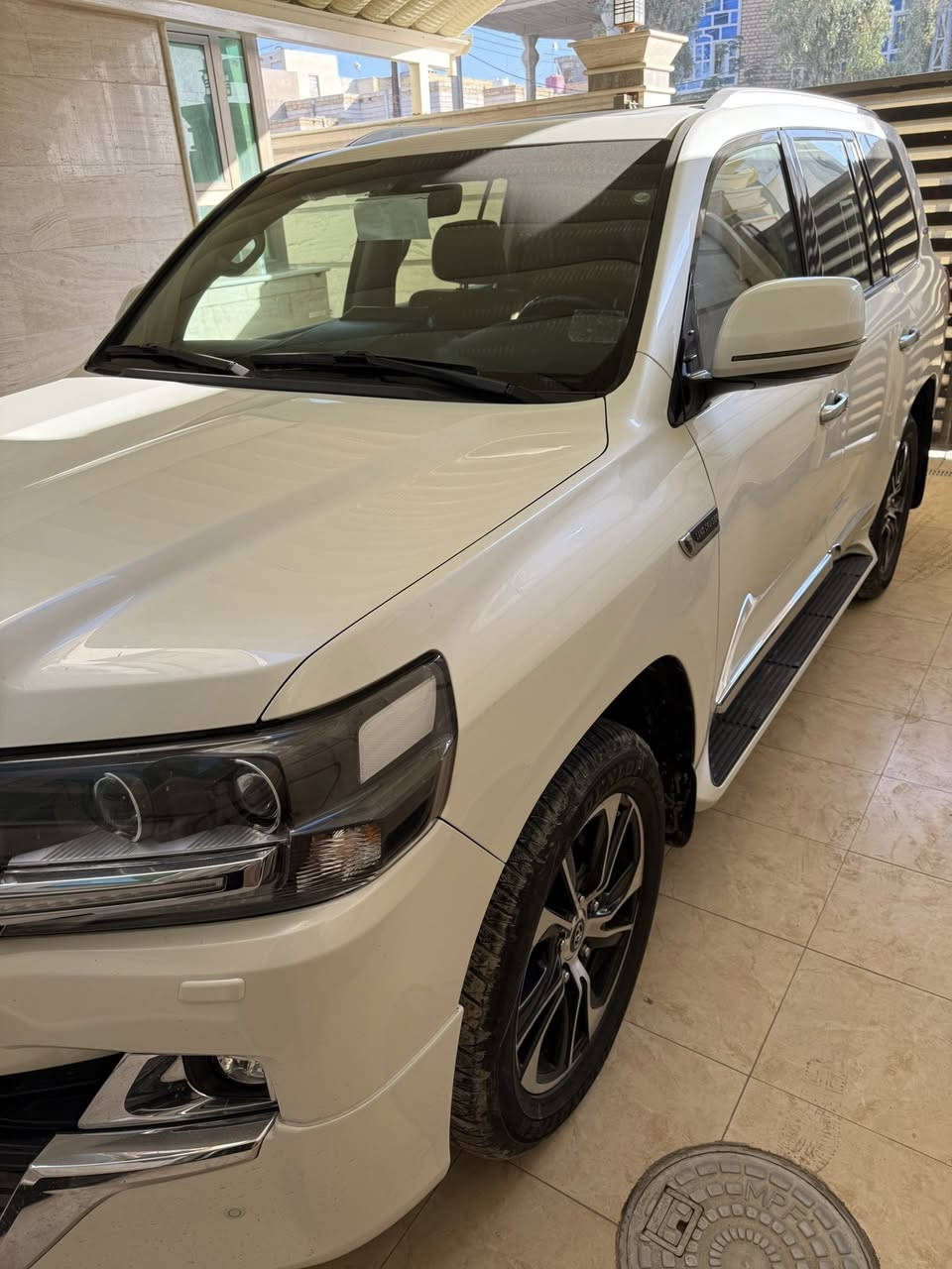 للبيع لاندكروز موديل 2021بحريني فول مواصفات 6سلندر سعرها 570 ورقة تلفون ***********مكفوله
