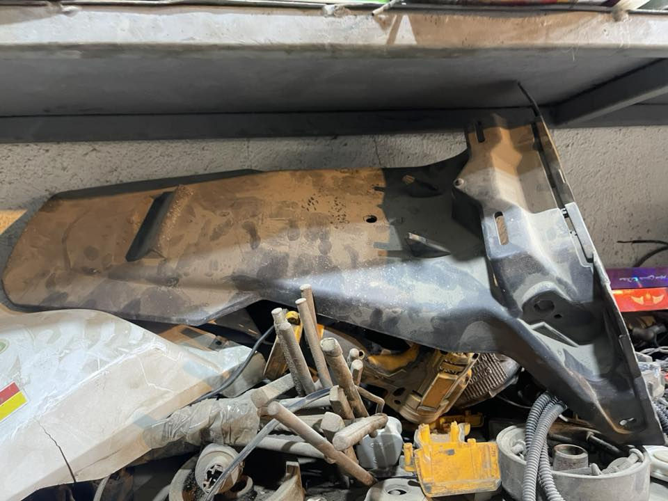 غراض سكنس جبلي صالنصه رياضي اصليه سعر 90 واقيه طين اصليه ما مشدوده بدراجه سعرها 20 
***********
