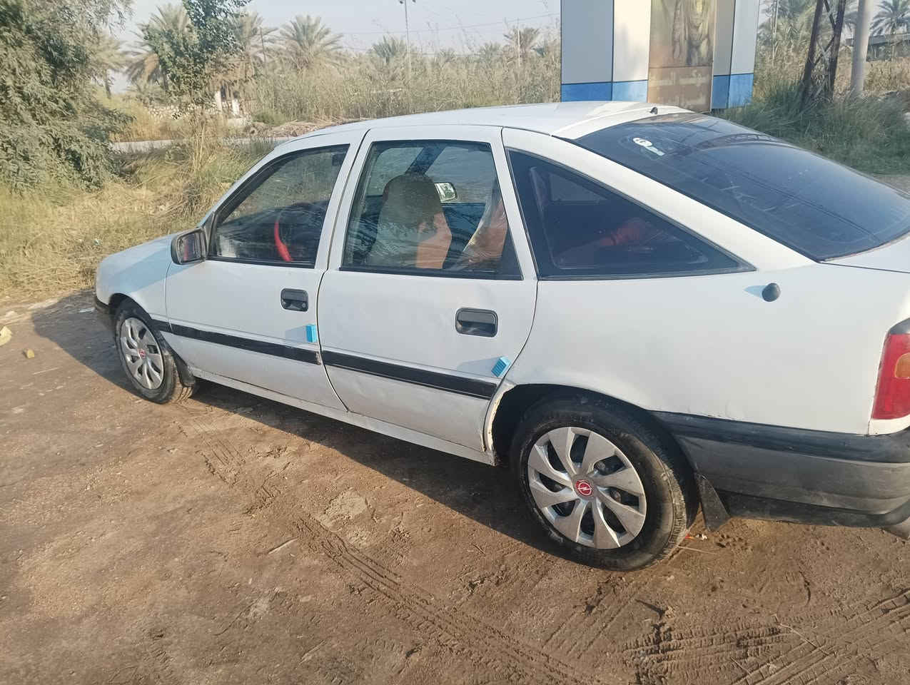 السلام عليكم اوبل فيكترا موديل 91 رقم بابل سنويتها ساقطه سالها اشهر  مالكها يريد تحويل مكان السياره حله السعر خاص ***********
