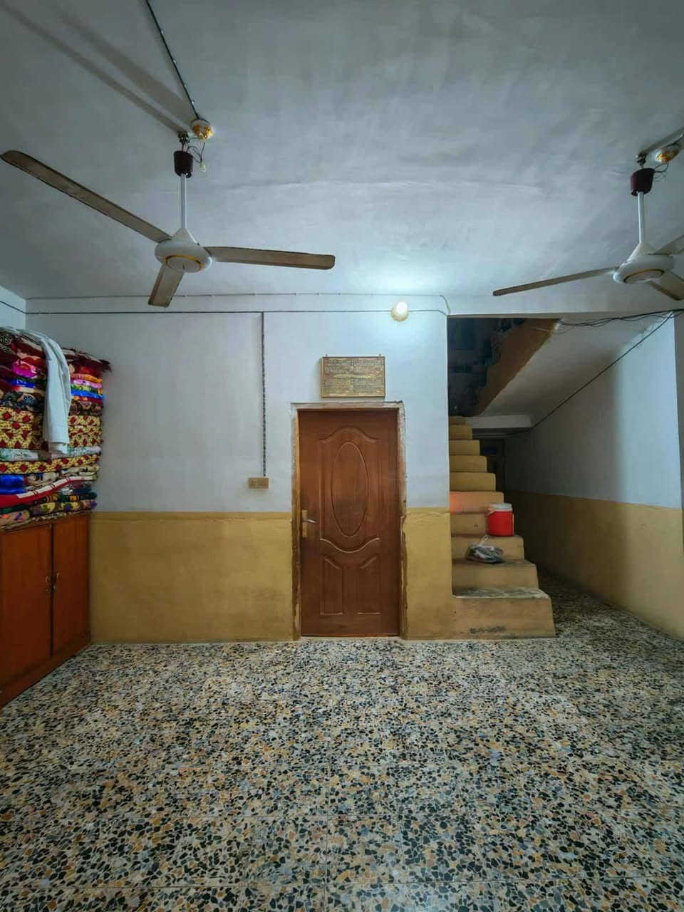 دار للبيع 200 متر 🏚
حي النداء منطقة ال59 
يحتوي على غرفتين وصاله ومطبخ واستقبال وصحيات 
البيت نضيف وعلى ساحه 📢
بناء عكاده اساس تجعيب علي عن الشارع  اكثر من متر 
بيت نضيف ومناسب 
السعر 125 مع المجال💵


**إذا كنت صاحب هذا الإعلان وتريد حذفه لأي سبب، رجاءا أرسل رسالة إلى الدعم الفني**