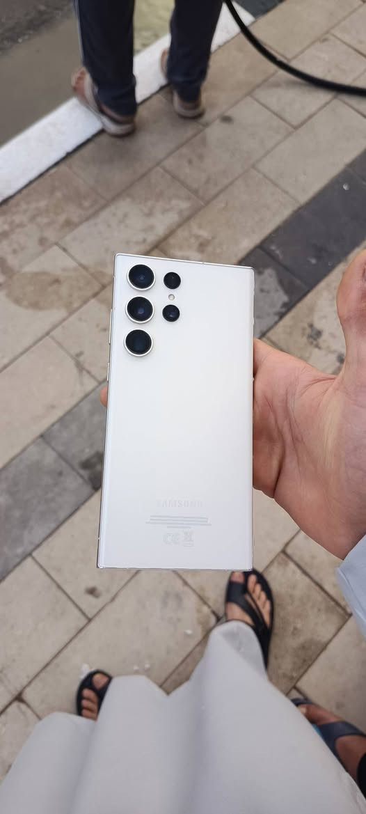 للبيع اس 23  
ذاكرة 256
دبل شريحة 
جهاز جديد حتة بعدة بلزكة الوكالة 
 رقمي *********** 
للبيع او مراوس ابيفون
