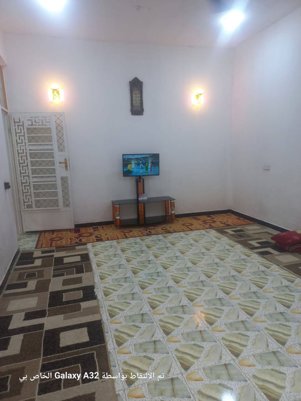 ياالله دار للبيع مساحه 120 وجهه 10 ونزال 12 مربع ما ناقصه اي شي بس بيتونه مسجل بلبلديه حي عباس قرب المولد ثاني بيت ركن سعر 35 وبي مجال بسيط هاتف *********** اسيا ***********
