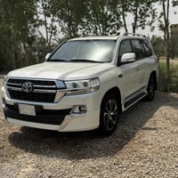 لاندكروزر • ٢٠١٦ • ١١٨٠٠٠ كم