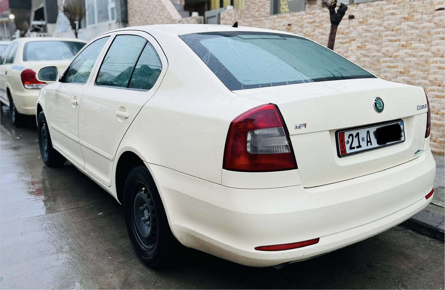 ***********
سکۆدای موديلي2013 بۆ فرۆشتن سه ياره كه بوياخ نيه 
ئه ك په له ساردي بجوك هه يه  380هه زار روشتوه
گيرو مه كينه به شه رات مه كينه16بيلاديه
هه را دوو سيوچي بيلداي له گه ل ماوه
ماڵەکە خۆی دیارە و پێویست بە وەسف ناکات🤍
زۆر سوپاسی ئەدمینی بەڕێزیش ئەکەم بۆ وەرگرتنی ئەم پۆستە جوانە ♥️
