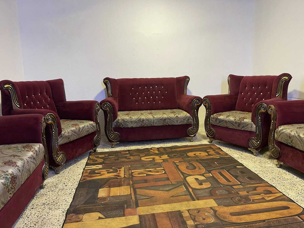 تخم 10 مقاعد تكمه نضيف بدون اي ضرر ب200 قفله 
***********
