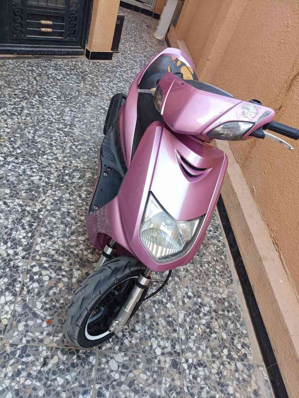 السلام عليكم دراجه سكنز ياباني نضيف دراجه شغاله كلها عدا الهندر سلف اشاير هورن دراجه نضيف بيها نقوصات قليلة طالعه بال 2025 شهر الثالث السعر350 وبيها مجال بسيط جداً المكان الحر مستشفى التركي 
***********
