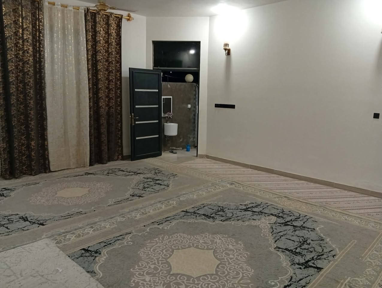 ♕ بسم الله الرحمن الرحيم اللهم صلِّ على محمد وآل محمد ♕

🏠  :  منزل للبيع ثلاث طوابق 

🌐  : الموقع حي  36  /  بشارع السيد 

📐  :  المساحة  270  ركن  

🏗  :  بناء حديث  سنة  2025 
ــــــــــــــــــــــــــــــــــــــــــــــــــــــــــــــــــــــــــــــــــــــــــــــــــ

              تـــــــــــفـــاصيـــــــــل اكـــــــثــــــر

الطابق الاول ⬇️

استقبال  + صاله  +  مطبخ حار وبارد  + غرفة 1 +

صحيات داخليه وخارجية + طارمه بل اضافه الى حديقه 
ــــــــــــــــــــــــــــــــــــــــــــــــــــــــــــــــــــــــــــــــــــــــــــــــــ

الطابق الثاني ⬇️  / ملاحظه الطابق الثاني بدون ارضيه وبيبان 

غرفة نوم عدد 4  + صاله  +  مجمع صحي  +  مخزن 
ـــــــــــــــــــــــــــــــــــــــــــــــــــــــــــــــــــــــــــــــــــــــــــــ، 

الطابق الثالث ⬇️ 

فقط صاله كبير 
ـــــــــــــــــــــــــــــــــــــــــــــــــــــــــــــــــــــــــــــــــــــــــــــــــ، 

📲  :  الاستفسار اكثر الاتصال على الرقم 

📞  :   ‏‪0788 251 8491‬‏   واتساب 

✨  لــن تـکون وحـيداً ابـداً مع  الــ مهيمن  للعـقار  ✨ 

#المعرفة_السعر_علق_بكلمة_المهيمن
