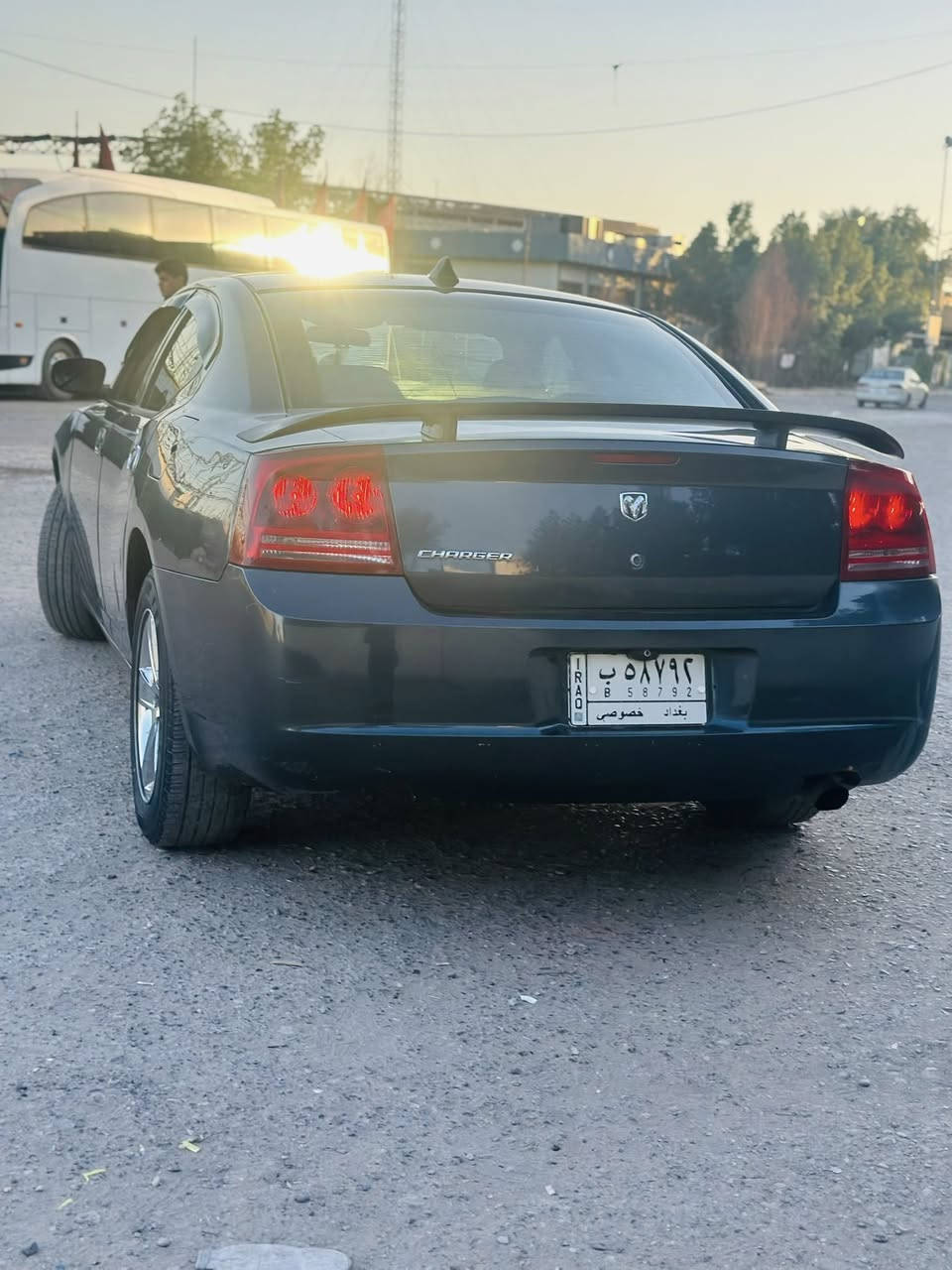 سلام عليكم 
جارجر 2008
حادثها جاملغ وبيبان ثنين صفحت السايق مبدلات والجاملغ صبغ وبيها قطع صبغ  
مكينه جديده خيرمن الله  كيرها خير من الله 
حداديه جديده تايرات نضيفه سياره ما بيها نقص  
سعررررر(105) وبيها مجال بسيط 
موقع بغداد مدينه الصدر  
رقم الهاتف ***********
