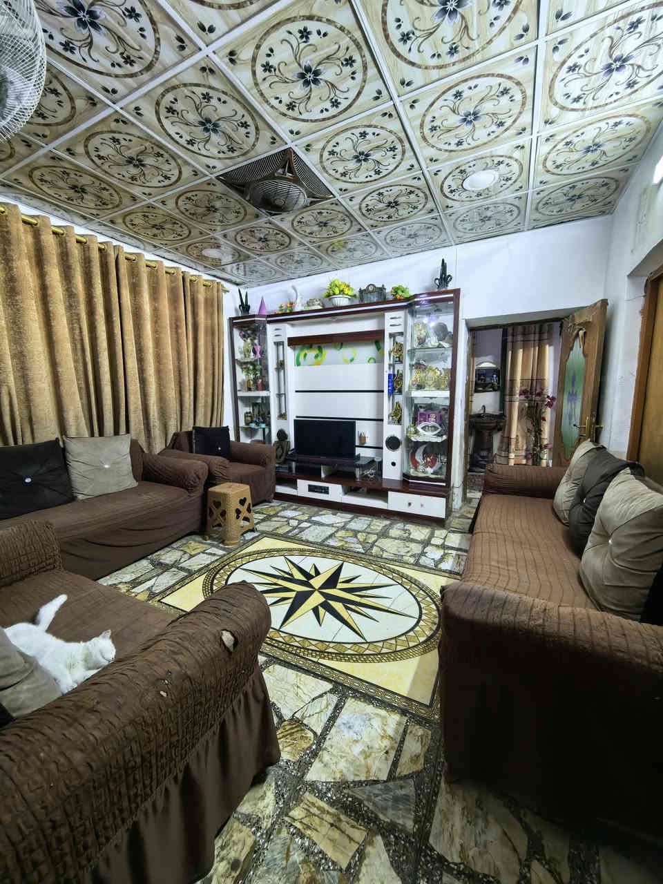 للبيع بيت طابقين حي ميسان مساحة 200متر على ساحة  خلف شارع گيات مباشره وخلف منزل مجمع طبي منطقه 22 بناء طابق ارضي صب غرفتين صاله استقبال مطبخ مضيف هول مع صحيات وطابق ثاني عگاده بناء 2023 غرفتين وصاله وحمام واستقبال ومخزن
للاستفسار ***********
