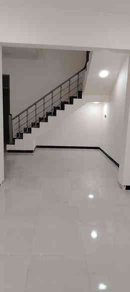 مشتمل ١٠٠م طولاني بناء جديد الخاجيه ال ٦٠٠٠ طابق واحد يباع نقد او مبادره غير مسكون  الاتصال ***********
