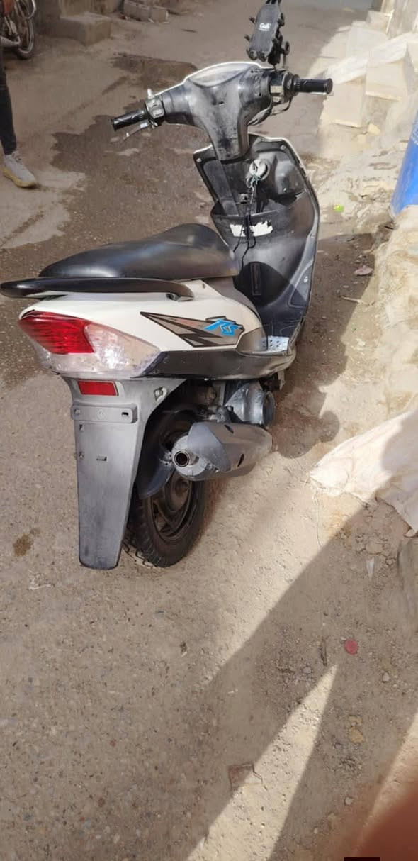 سلام عليكم ماكس عدلة اوراق مفتوحة مرا وحدة شلعة ومعدل سلف وهندر تزويد صالنصة FMوقطرة وسلف 55 السعر 550 وبيها مجال او مراوس ***********
