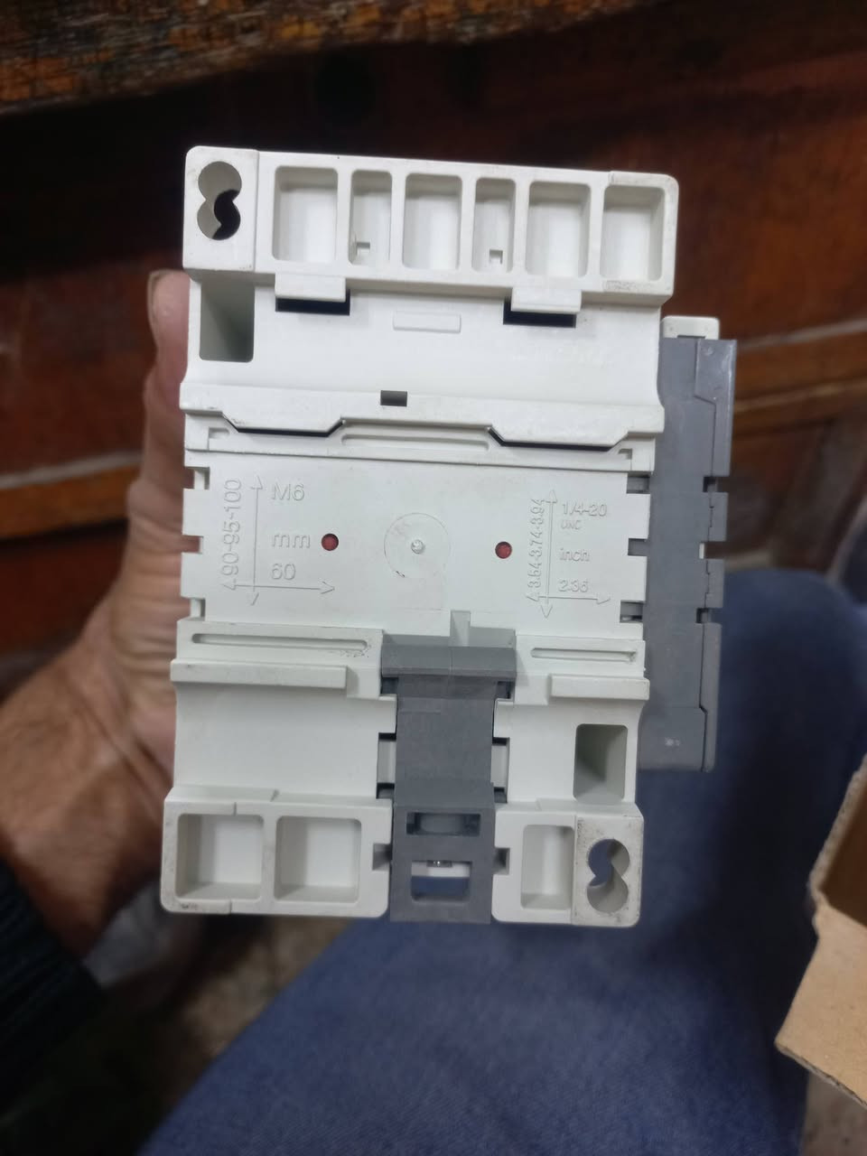 كونتكتر 125 امبير تجاري العدد 25 قطعه السعر 30 الف القطعه بغداد الكاظميه ***********
