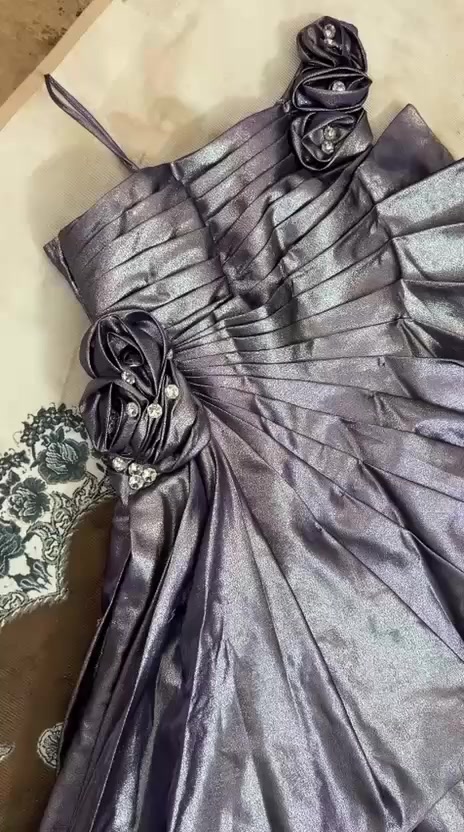 فستان للبيع يلبس قياس ٤٠-٤٢ 
تصميم خاص من الاردن ملبوس ساعتين فقط و كلشي موضح بالصور حتى البطانة و بالحقيقة كلش احلى من التصوير  
اريده ب ١٠٠ الف و بي مجال مكاني بغداد


**إذا كنت صاحب هذا الإعلان وتريد حذفه لأي سبب، رجاءا أرسل رسالة إلى الدعم الفني**