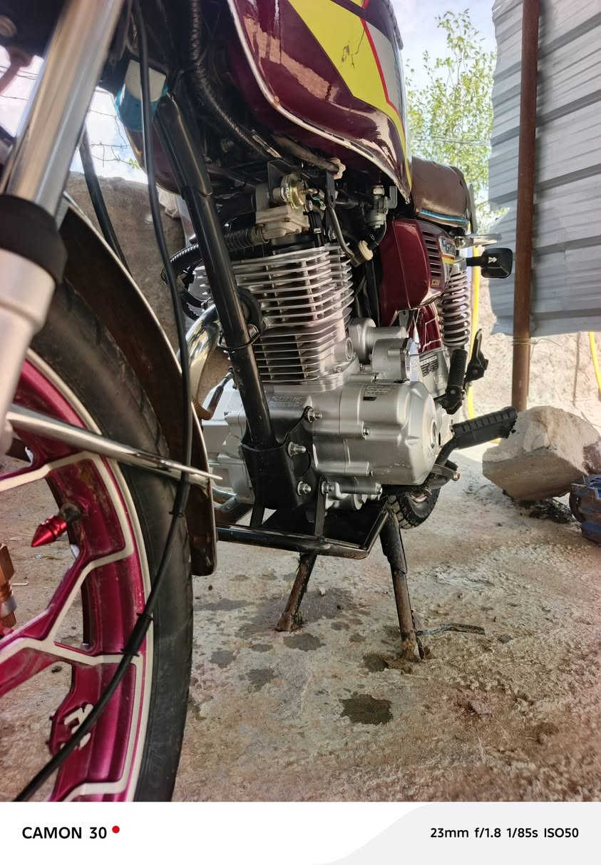 سلام عليكم دراجه سيفان البيع موديل 2024وراق محرك نضيف برقي مامفتوح بيه كهربايات ماتشتقل  بس ضفيره شقاله دراجه نضيفه كلش مكاني ميسان السعر 800 رقمي ***********
