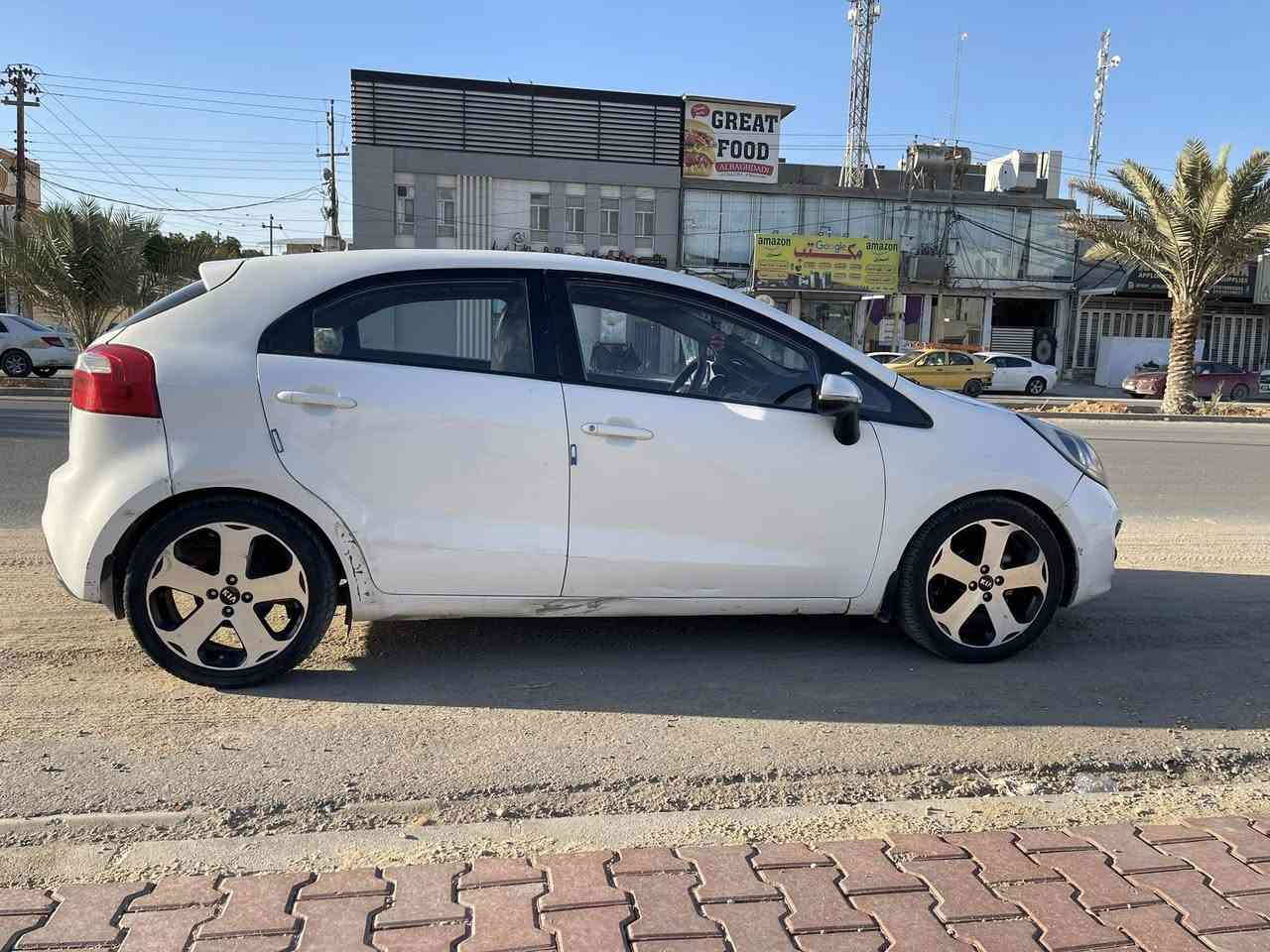 ريو  2015   خليجي

فول مواصفات 

مكفولة  من التبديل

هزة سنوية لل28

محرك 1600 دوش قطرتين

فتحة + مري شفط 

كير AT

كشنات جلد

حدادية جديدة 

ويل رياضي  بلادي

لايتات زنون 

رقمة بغداد انكليزي

مكانه نجف

السياره مال جناي 

السياره بيه بارد 
 وبيه دحجات بالتكمه مثل مموضح بالصوره 

السياره  سعره 84  وبيه محتال


**إذا كنت صاحب هذا الإعلان وتريد حذفه لأي سبب، رجاءا أرسل رسالة إلى الدعم الفني**