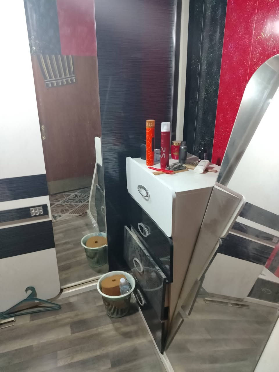 غرفة نوم مستعمله للبيع  الاستفسار ***********
