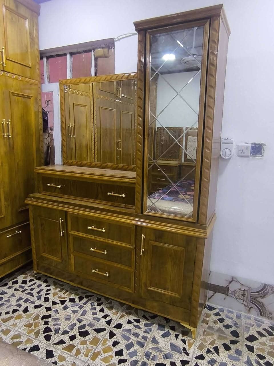 غرفه خمسة ابواب ملحق فصال تركي شغل عراقي صبغ سلر حراري صاج خمسه ملم سعرها مليون 200 للاتصال معرض الكرم موصل شارع بغداد قرب محطة المامون *********** او ***********
