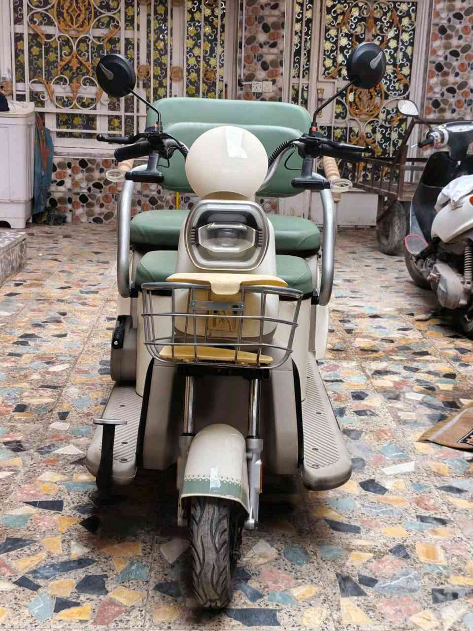 سلام عليكم  دراجه شحن لذوي الاحتياجات الخاصه جديده بمعنى الكلمه  سعر950 العنوان مدينه الصدر هاتف ***********
