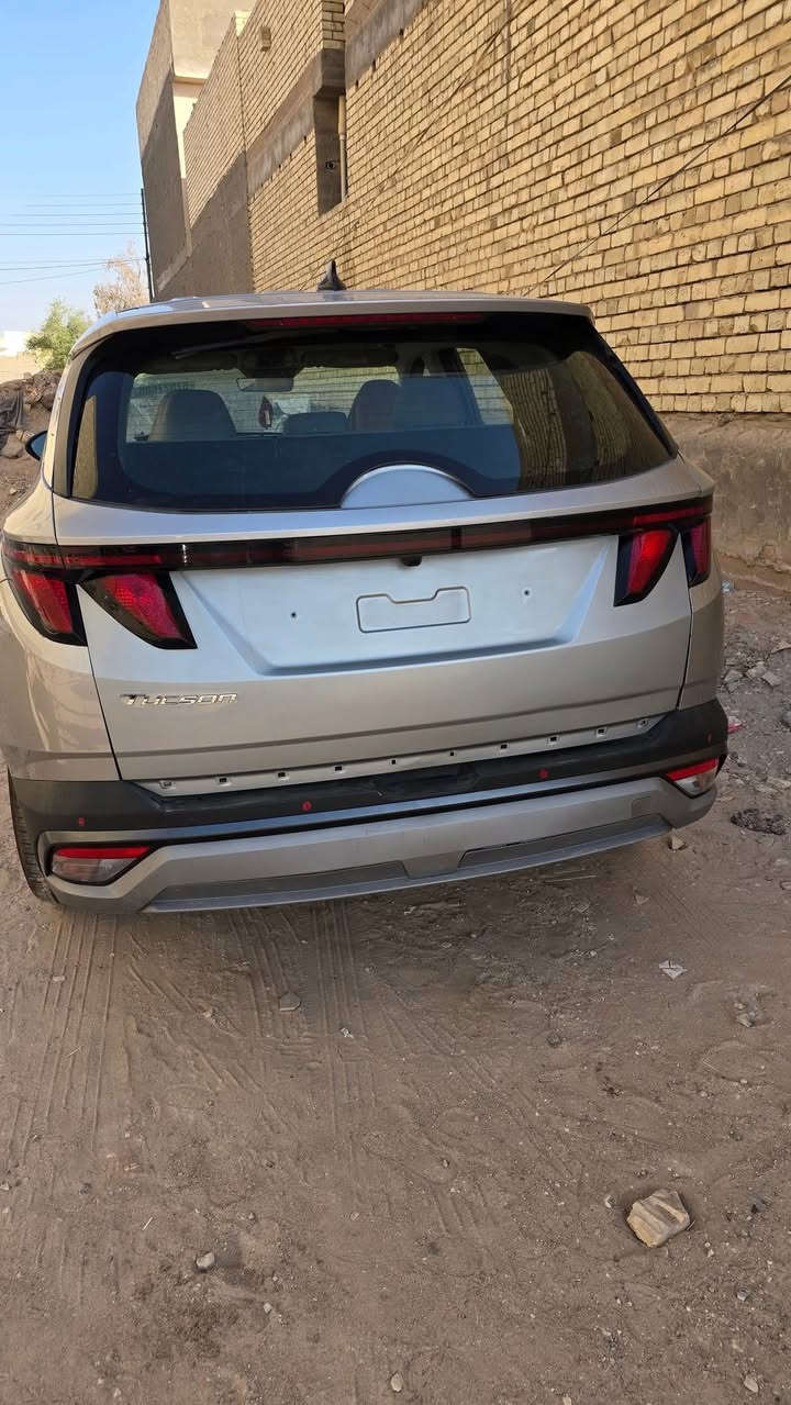 السلام عليكم 🫡 
توسان 2025 الشكل الجديد 
حادثها خلفي تصليح جاملغ خلفي 
وتبديل باب جنطة تفصيخ 
سونار موجود قبل كم يوم مسوي
محرك 2500
 تشغيل عن بعد واتو هولد ثلاث انظمة قيادة إشارة ترحيب وكامرة خلفية ورادار وتوقف ذاتي واتو هولد شاشة كبيرة متصلة 
وعداد إلكتروني متغير
اريد مراوس بسبورتج 2025 ويا ريت هايبرد
 واذا بيع  185 المنفيس بأسمي اني مستوردها
مكان السياره كربلاء
***********
***********
