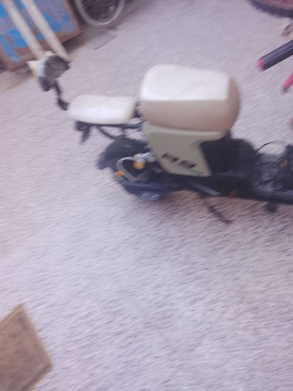 دراجة ار 9 للبيع بطاريات جدد خمسه ام ال32 امبير 
عنبار خلفي جديد 
تاير امامي وخلفي جديد 
موديل 2025 
للبيع ب350 قفل 
***********
البصرة الجزيرة الفيروزية
